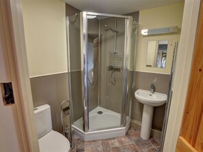 Shower - Spacious Holiday Home in Llandinam near River (Caersws)
