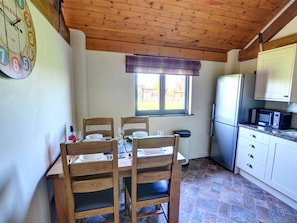 Dining - Spacious Holiday Home in Llandinam near River (Caersws)