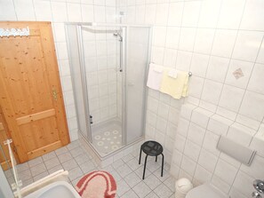 Apartment | Bilik Mandi | Pancuran mandi 