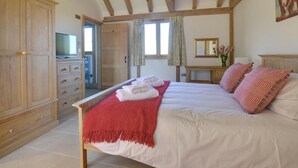 2 bedrooms, individually furnished, bed sheets - Lovely Holiday Home with Hot Tub near Bexhill & Hastings (Tenterden)