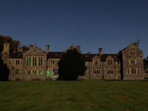Exterior - Luxurious Mansion in The Bothy With Private Terrace (Porthmadog)