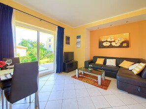 Apartment | Dining