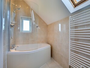 House | Bathroom - Detached Holiday Home With a Colourful Garden, Stove and Cosy Furnishings (Padstow)
