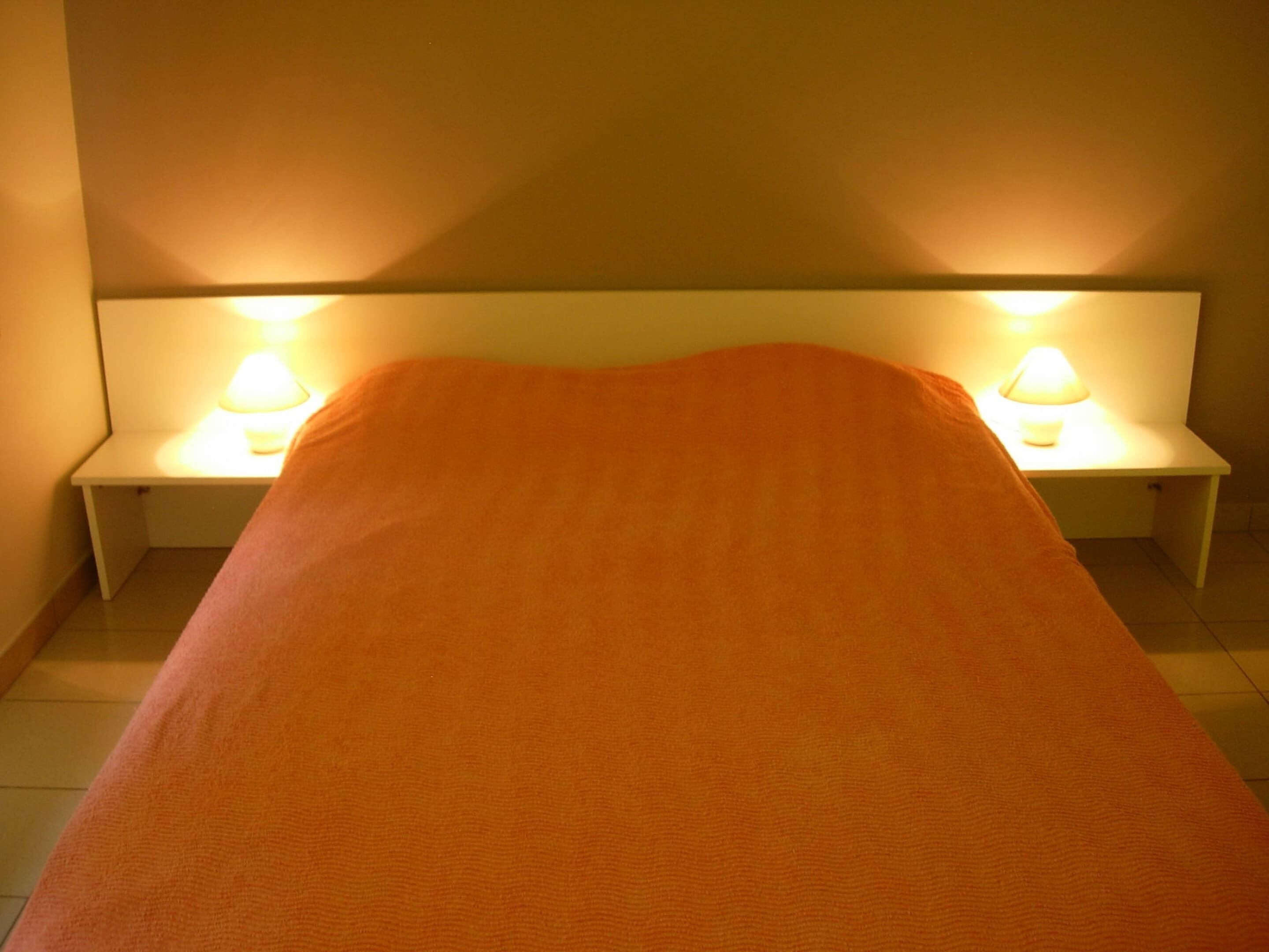 House | 13 bedrooms, individually furnished, bed sheets