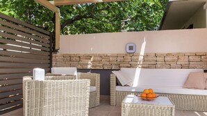 Apartment | Balcony - Apartment 600 m From a Nice Beach in the Cute Silo With Shared Swimming Pool (Dobrinj)