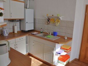 Wasserkocher mit Kaffee-/Teezubehör, Kühlschrank