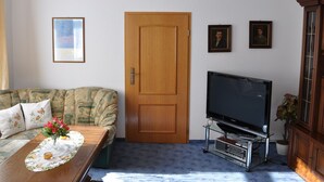 Living room - Rustic Apartment in Annaberg-Buchholz near City Center (Annaberg-Buchholz)
