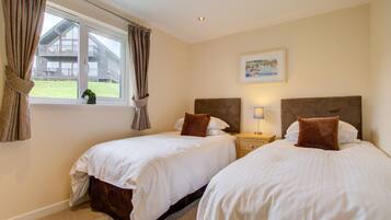 4 bedrooms, individually furnished, bed sheets