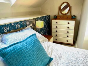 3 Schlafzimmer, individuell eingerichtet, Bettwäsche