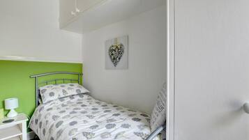House | 2 bedrooms, individually furnished
