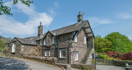 Spacious Holiday Home on a Hill With Private Parking and an Open Fireplace