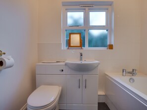 House | Bathroom - Modern Holiday Home in Saundersfoot With Garden (Saundersfoot)