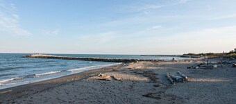 Belvilla by OYO Simplistic Apartment With Terrace