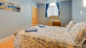 Unclassified image, 3 of 21, button - Luxurious Apartment in Saundersfoot With Balcony (Saundersfoot)