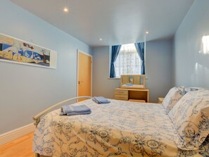 3 bedrooms, bed sheets - Luxurious Apartment in Saundersfoot With Balcony (Saundersfoot)