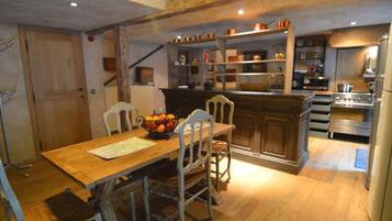 Maison | Cuisine privée | Réfrigérateur, four, lave-vaisselle, cafetière/bouilloire