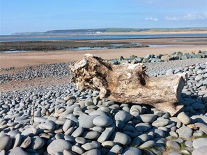 Beach - Modern Holiday Home in Westward Ho Near the Sea (Bideford)