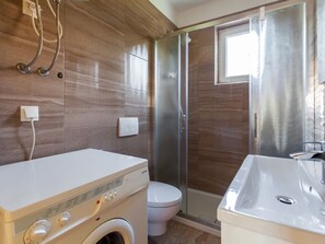 Bathroom - Pleasant Apartment in Malinska With Balcony (Malinska-Dubasnica)