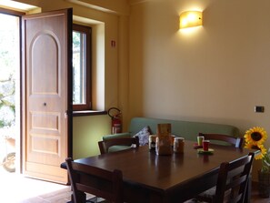 Dining - Holiday Home in Camporgiano With Bbq, Swimming Pool, Garden (Camporgiano)