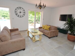 Living area - Villa in Tijarica With Private Pool (Trilj)