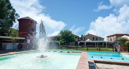 Belvilla by OYO Large Farmhouse With Pool