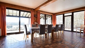 Dining - Comfortable Cottage in the Heart of a Beautiful Natural Area With Private Ponds (Bertogne)