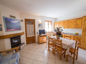 Apartment | Living room - Apartment in Antey With Stunning Mountain Views (Antey-Saint-Andre)