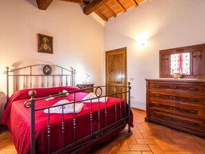 Casa | 1 habitación, muebles diferentes y ropa de cama 