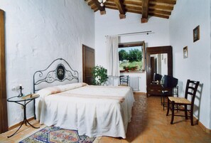 1 bedroom, individually furnished, iron/ironing board, bed sheets - Farmhouse in Proceno With Pool and Hill Views (Proceno)