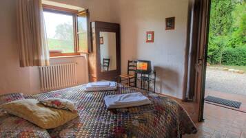 House | 1 bedroom, individually furnished, iron/ironing board, bed sheets