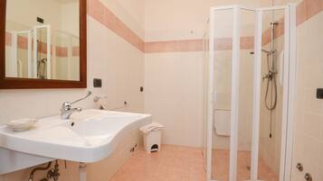 Badezimmer | Dusche, Handtücher