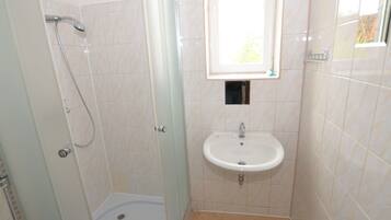 Bathroom | Shower