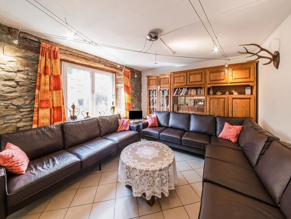 House | Living room - Forestside Escape for 15 Guests (Saint-Hubert)