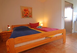 House | 1 bedroom, individually furnished