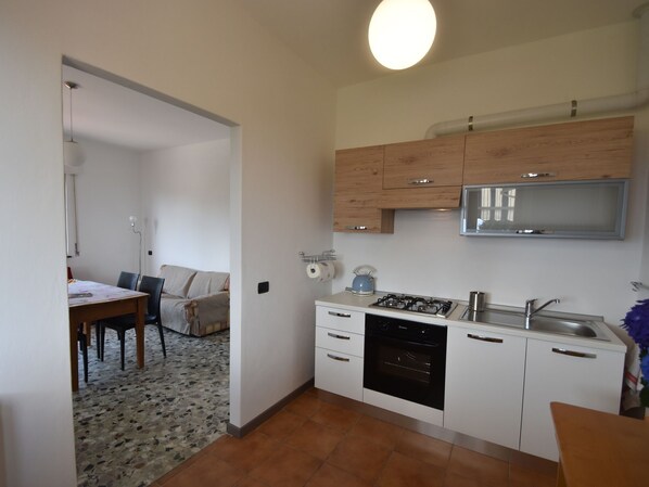 Private kitchen - Pleasing Cottage in Cargiogo With Private Garden (Ghiffa)