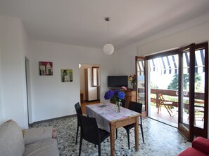 House | Living room - Pleasing Cottage in Cargiogo With Private Garden (Ghiffa)