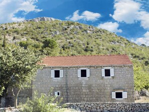 House | Exterior - Stone Holiday Home in Brotnice Dalmatia with Outdoor Hot Tub (Konavle)