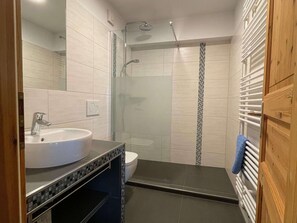Apartment | Bathroom - Moderne Ferienwohnung in Bastorf in Meernaehe (Bastorf)