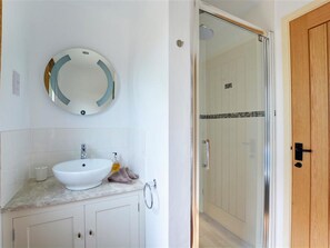 Ferienhaus | Badezimmer | Dusche, Handtücher