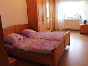Huoneisto | 2 makuuhuonetta, yksilöllisesti kalustettu, vuodevaatteet