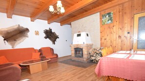 Chalet | Olohuone | Takka