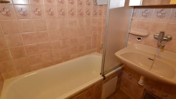 Chalet | Bathroom | Bathtub