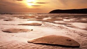 Beach - Cosy and Well Presented Detached Bungalow, Near Croyde's Sandy Beach (Braunton)