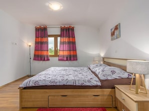 House | 3 bedrooms, individually furnished