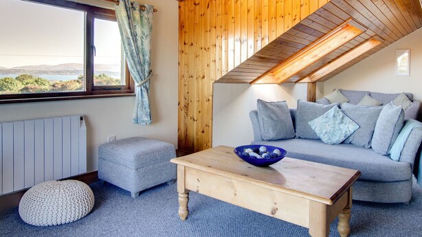 Living room - Modern Holiday Home in Moelfre Near Beach (Moelfre)
