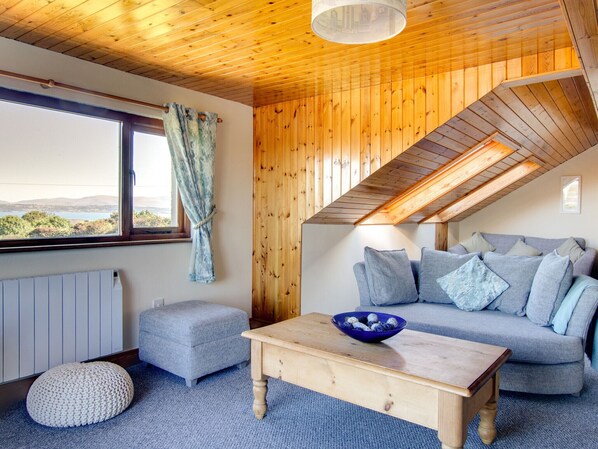 House | Living room - Modern Holiday Home in Moelfre Near Beach (Moelfre)