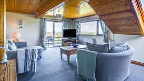 Living room - Modern Holiday Home in Moelfre Near Beach (Moelfre)