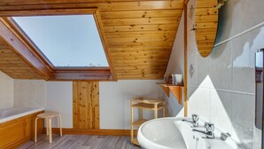 Bathroom - Modern Holiday Home in Moelfre Near Beach (Moelfre)