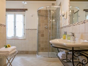 Bathroom - Belvilla by OYO Diana (Cortona)