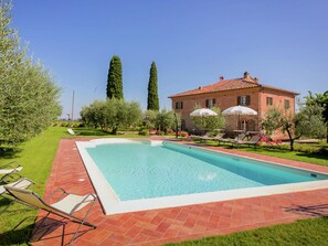 Huvila | Uima-allas | Sisäuima-allas, ulkouima-allas